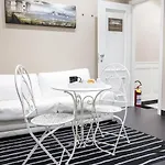Black & White 4*
