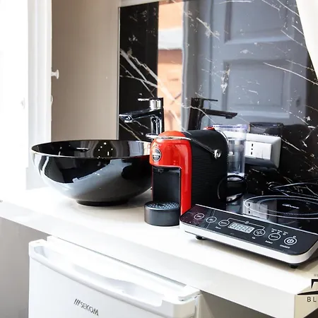 Black & White Napels