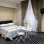 Black & White 4*