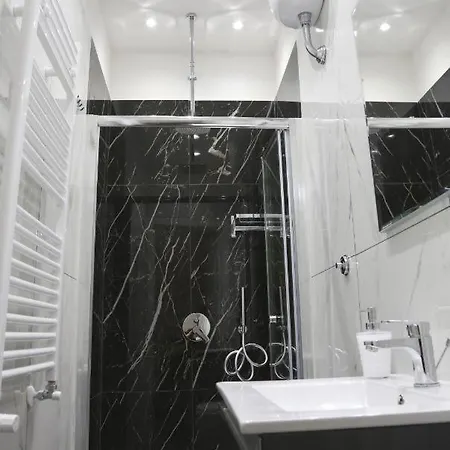 Black & White 4*
