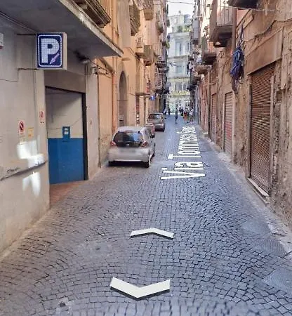 ゲストハウス Black & White 4*