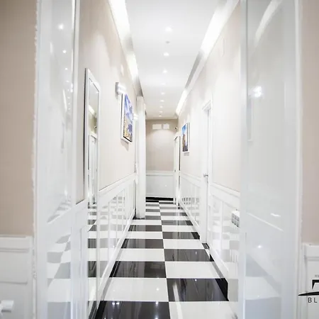 Black & White Guest house *