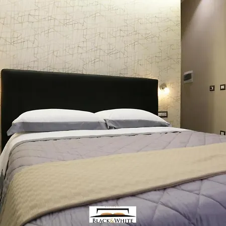 ゲストハウス Black & White