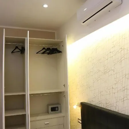 Black & White 4* ナポリ