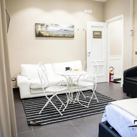 Black & White Guest house *