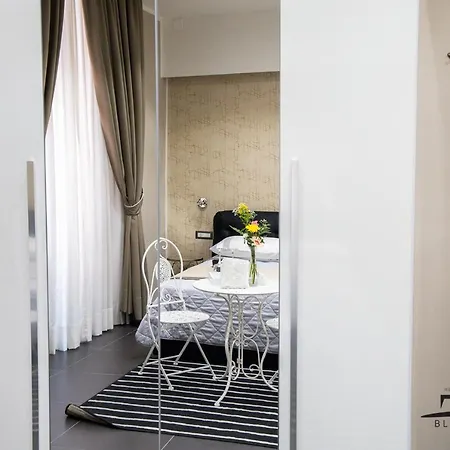 Black & White ナポリ