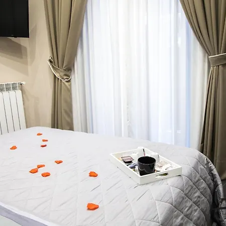 Guest house Black & White *