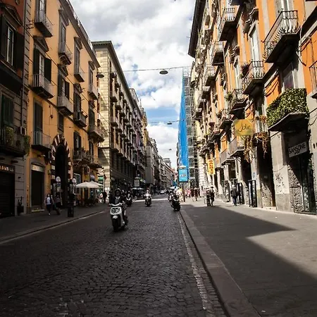 Black & White ゲストハウス 4*