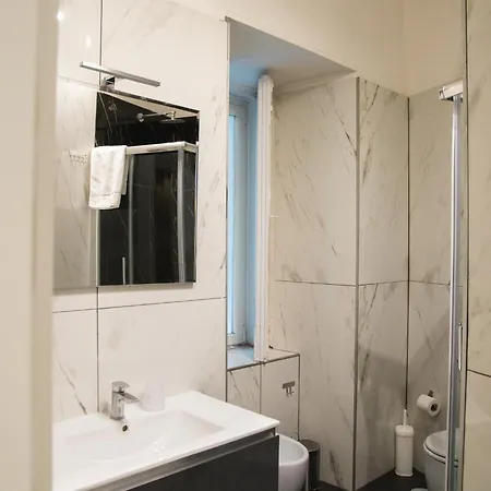 Black & White ゲストハウス 4*