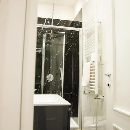 Black & White ゲストハウス