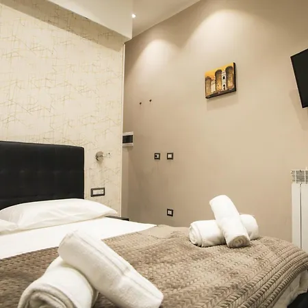 ゲストハウス Black & White 4*