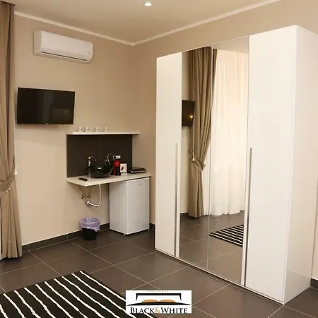Guest house Black & White