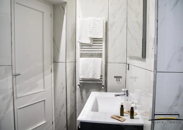 بيت ضيافة Black & White 4*