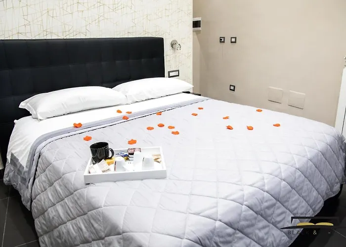 Black & White بيت ضيافة