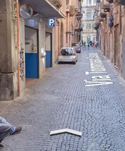 بيت ضيافة Black & White نابولي