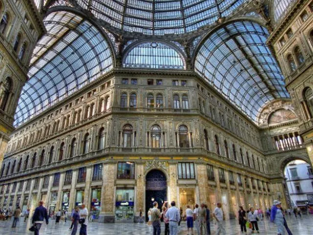 Black & White بيت ضيافة