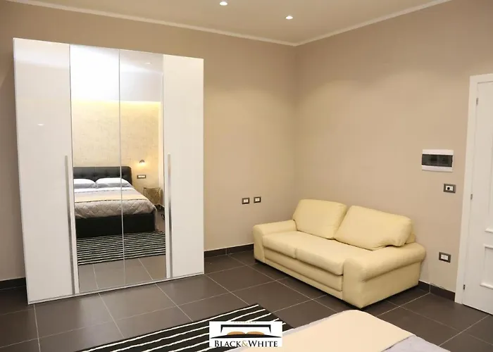 Black & White بيت ضيافة