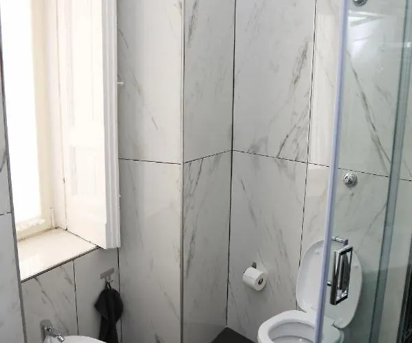 بيت ضيافة Black & White نابولي