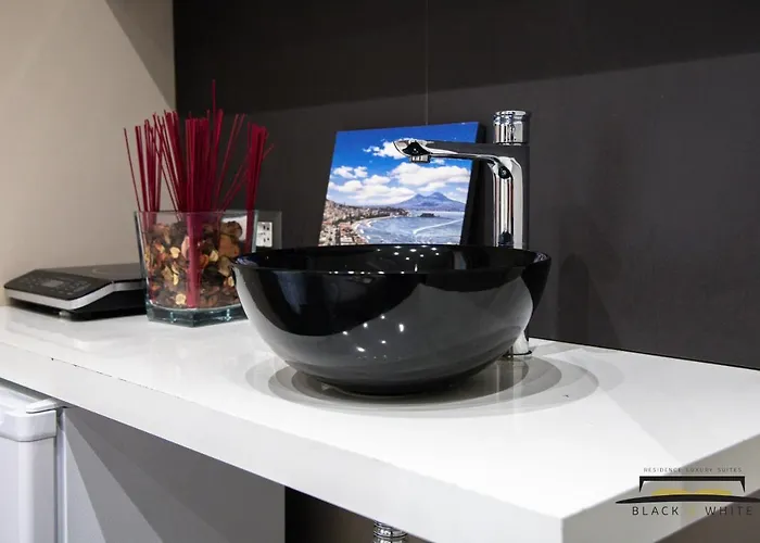 Black & White نابولي