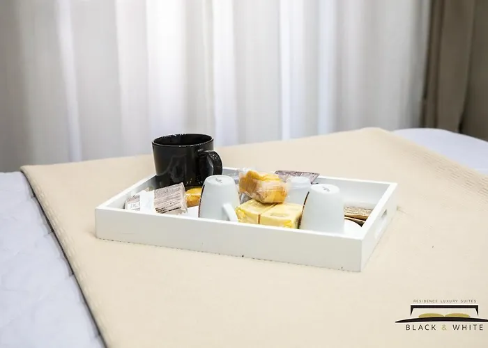 بيت ضيافة Black & White