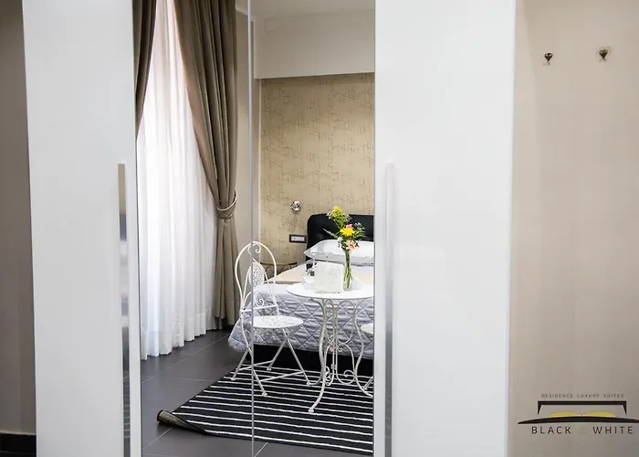 Black & White نابولي