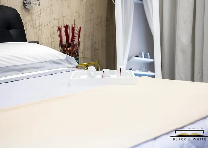 Black & White بيت ضيافة