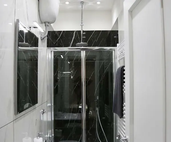 بيت ضيافة Black & White 4*