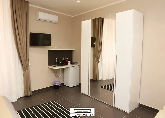 بيت ضيافة Black & White